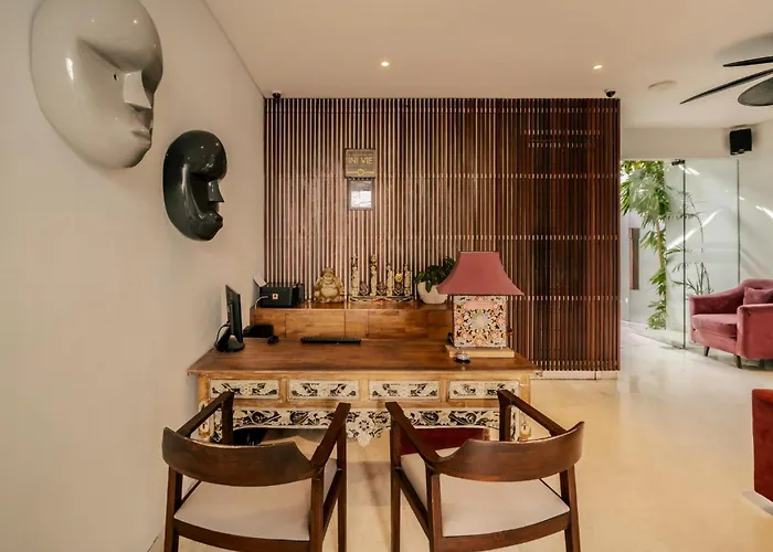 فيلة The By Ini Vie Hospitality